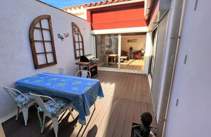 Outdoor dining - Maison de Vacances de 60m² au Barcarès,t2,mezzanine, Cour, Secteur Le Lydia (Le Barcarès)