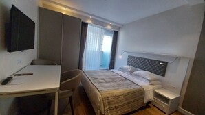 1 habitación, tabla de planchar con plancha y wifi gratis 