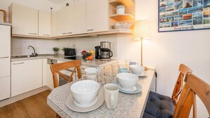 Kaffetrakter/tekoker, kjøleskap, ovn og kokeplater