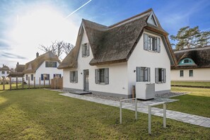 Exterior - Neu Errichtetes Ferienhaus in Ruhiger Wohngegend mit Parkplatz, Sauna und Wlan (Zirchow)
