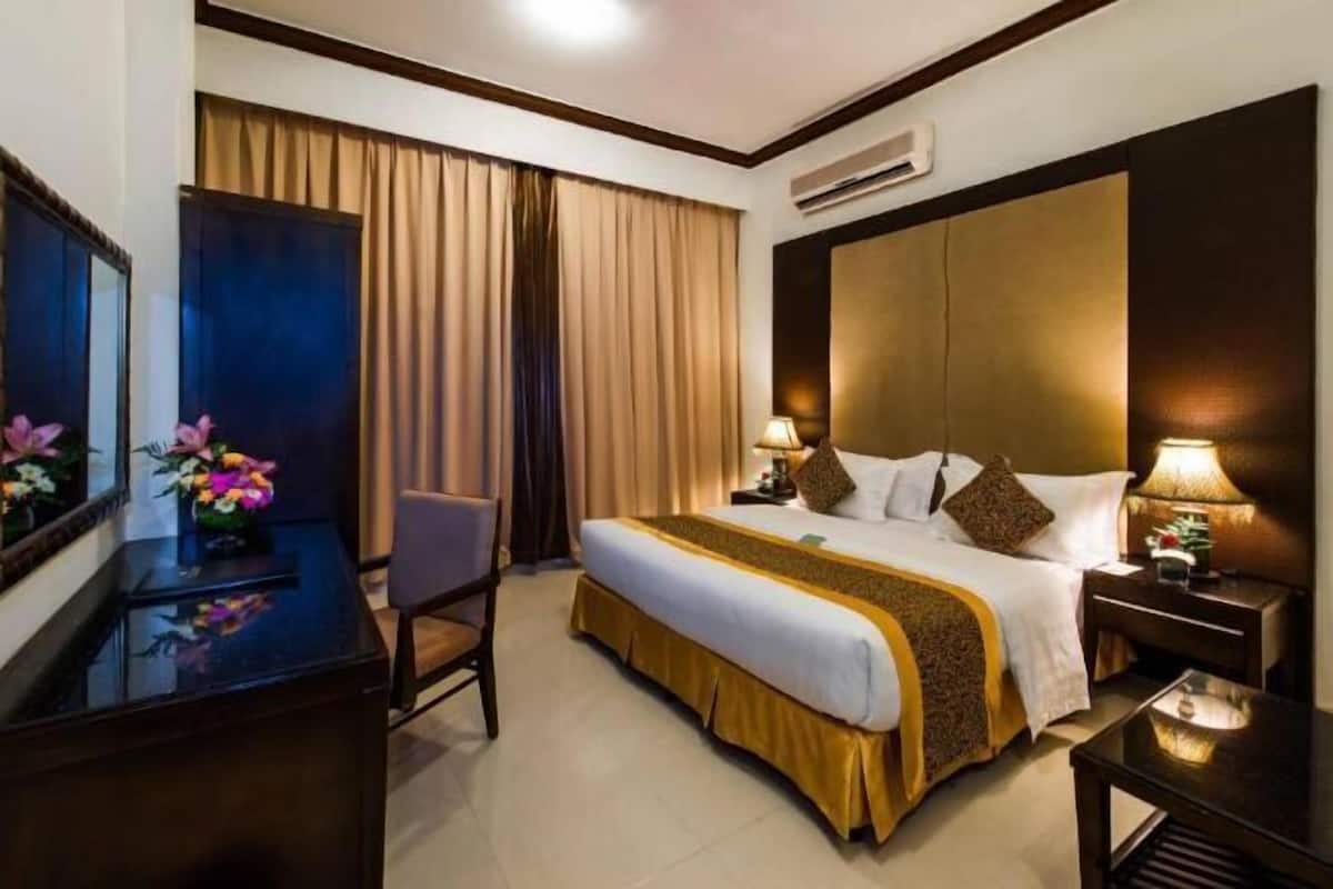 Ropa de cama de alta calidad, minibar, escritorio y cortinas blackout