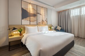 Habitación estándar, 1 cama de matrimonio grande, no fumadores | Ropa de cama de alta calidad, minibar, escritorio y cortinas opacas