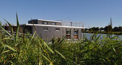 Hausboot am Wangermeer, Wenige Kilometer von der Friesischen Nordsee Entfernt