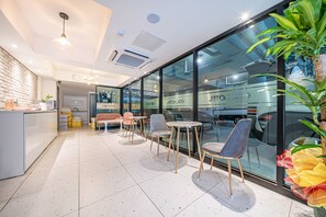 Lobby sitting area - DK Hotel (Incheon)