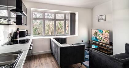 Spacious 2 Bed Apartment in Waterloo, Liverpool