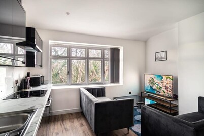 Spacious 2 Bed Apartment in Waterloo, Liverpool