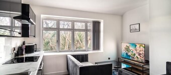 Spacious 2 Bed Apartment in Waterloo, Liverpool