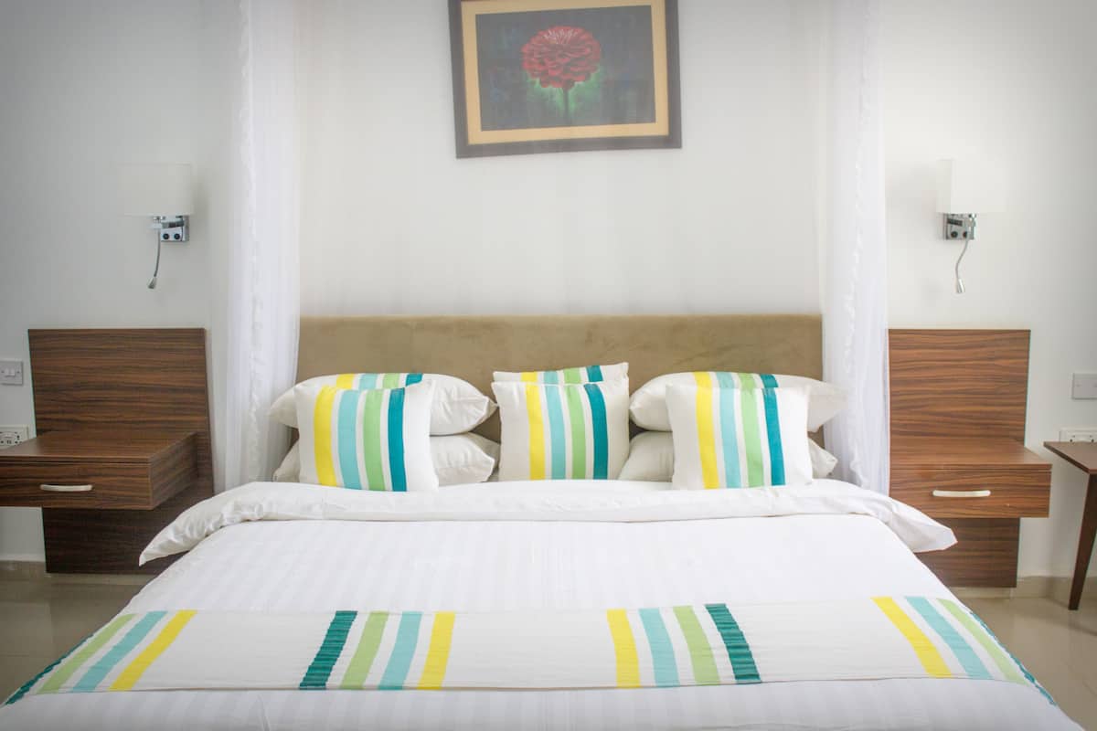 Business Double Room | In-room safe, individually decorated, individually furnished, desk