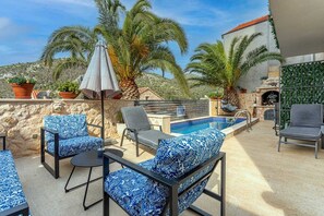 Pool in the City Centre - Villa Capitis in the Centre - Deluxe Apartment with Swimming Pool (Hvar)