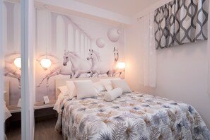 Pool in the City Centre - Villa Capitis in the Centre - Deluxe Apartment with Swimming Pool (Hvar)