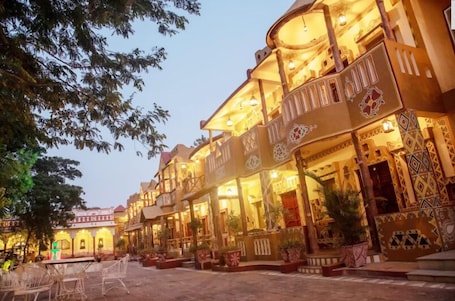 Fachada de la propiedad. Chokhi Dhani Indore