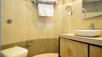 Standard Cottage | Bathroom | Free toiletries, hair dryer, bathrobes, slippers