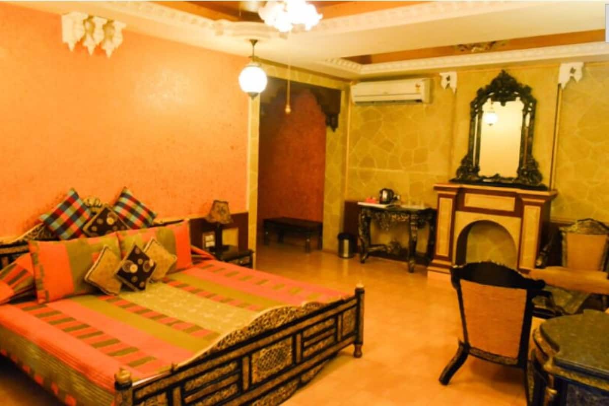 Royal Suite | 1 bedroom, desk