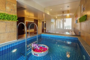 Outdoor pool, open 7:00 AM to 8:00 PM, pool umbrellas, sun loungers - HOLITEL ANJUNA GOA (Anjuna)