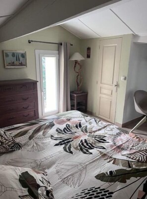1 bedroom, iron/ironing board, free WiFi, bed sheets