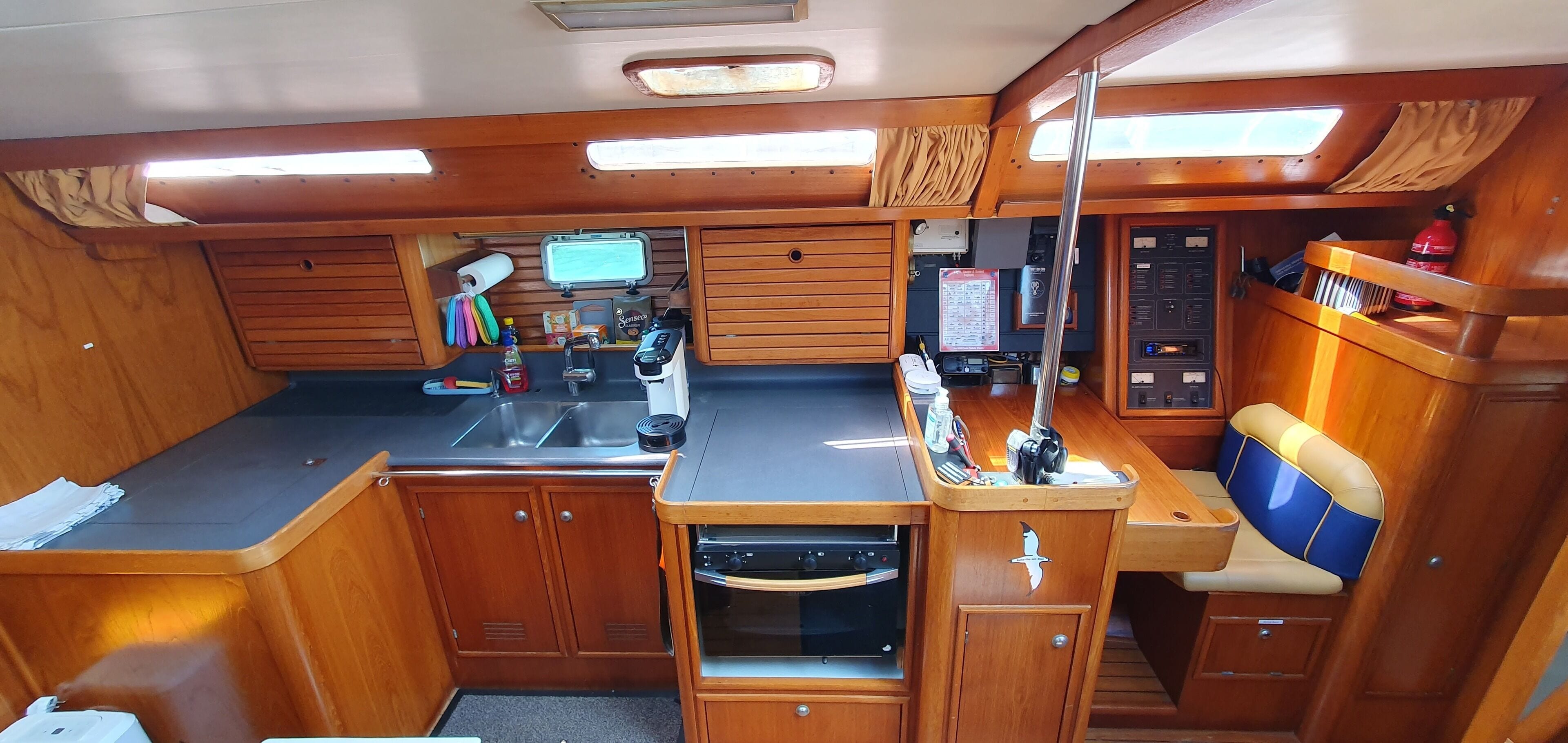 Køleskab, ovn, kogeplade, kaffe-/temaskine