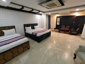 5 slaapkamers, een strijkplank/strijkijzer, wifi, beddengoed