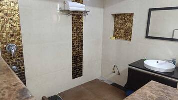 Jetted tub, hair dryer, bidet, towels