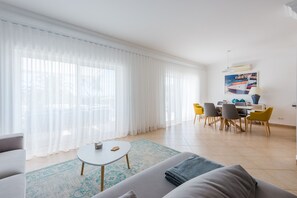 TV - Casa Rosa at Boavista Resort (Lagos)