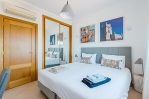 4 bedrooms, iron/ironing board, free WiFi, bed sheets - Casa Rosa at Boavista Resort (Lagos)