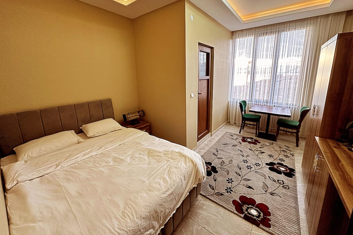 Habitación clásica | 2 habitaciones, escritorio y wifi gratis