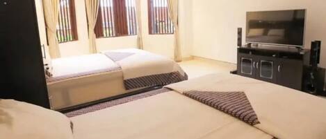 Deluxe Triple Room | 3 bedrooms, blackout drapes, soundproofing, free WiFi