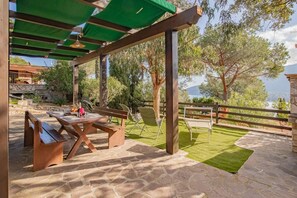 Unclassified image, 4 of 47, button