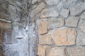 Douche, sĂšche-cheveux