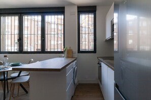 Fridge, microwave, oven, dishwasher