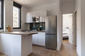 Kühlschrank, Mikrowelle, Ofen, Geschirrspüler