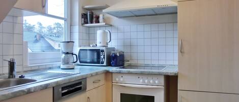 Køleskab, mikrobølgeovn, ovn, kogeplade