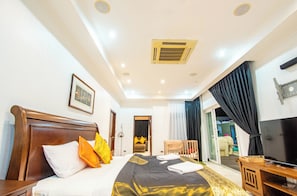 Luxury-Villa | 4 Schlafzimmer, individuell eingerichtet, Schreibtisch, kostenloses WLAN