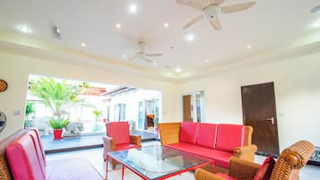 Luxury Villa | Terrace/patio