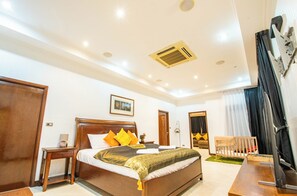 Luxury Villa | 4 bedrooms, individually furnished, desk, free WiFi