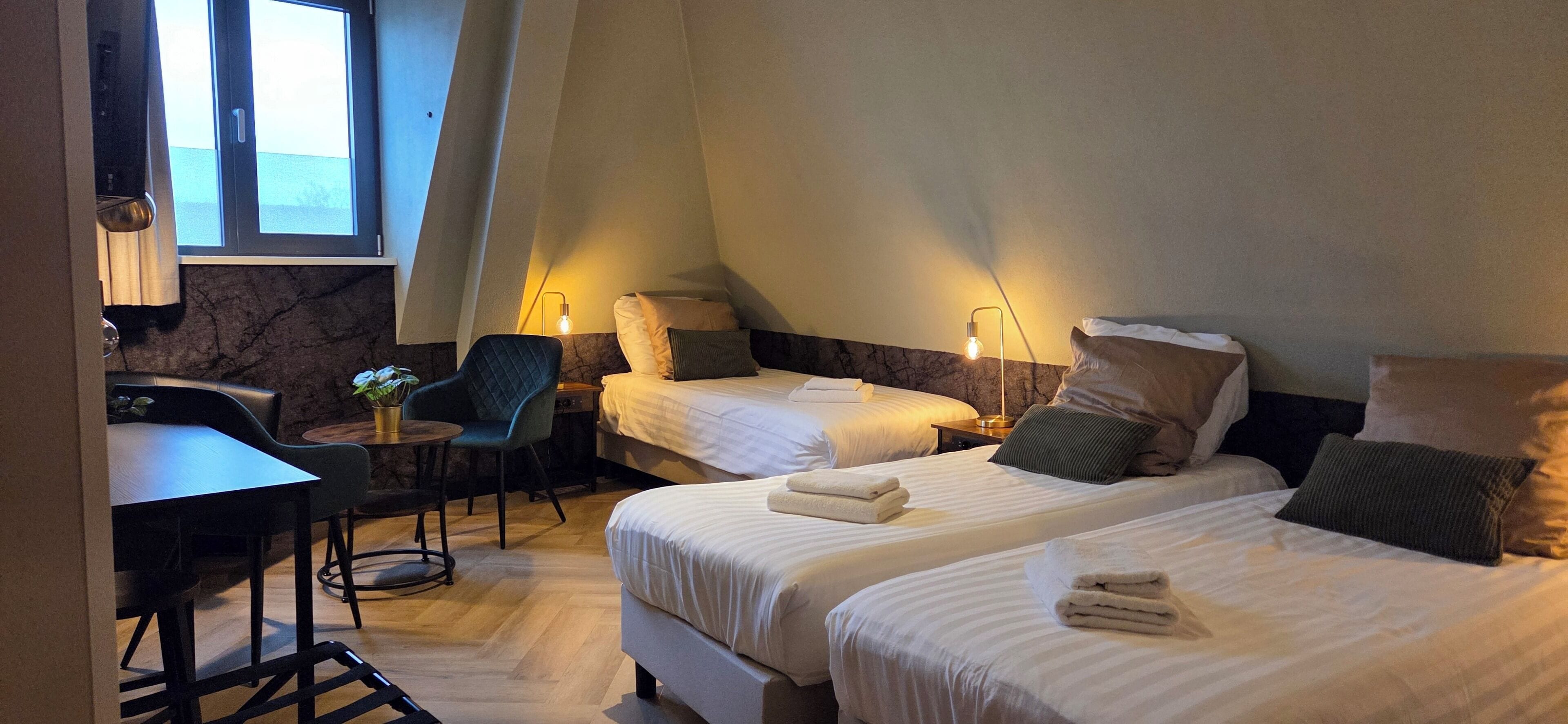 Chambre Triple Confort | Bureau, Wi-Fi gratuit