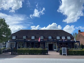 Front of property - Hotel 't Trefpunt (Made)