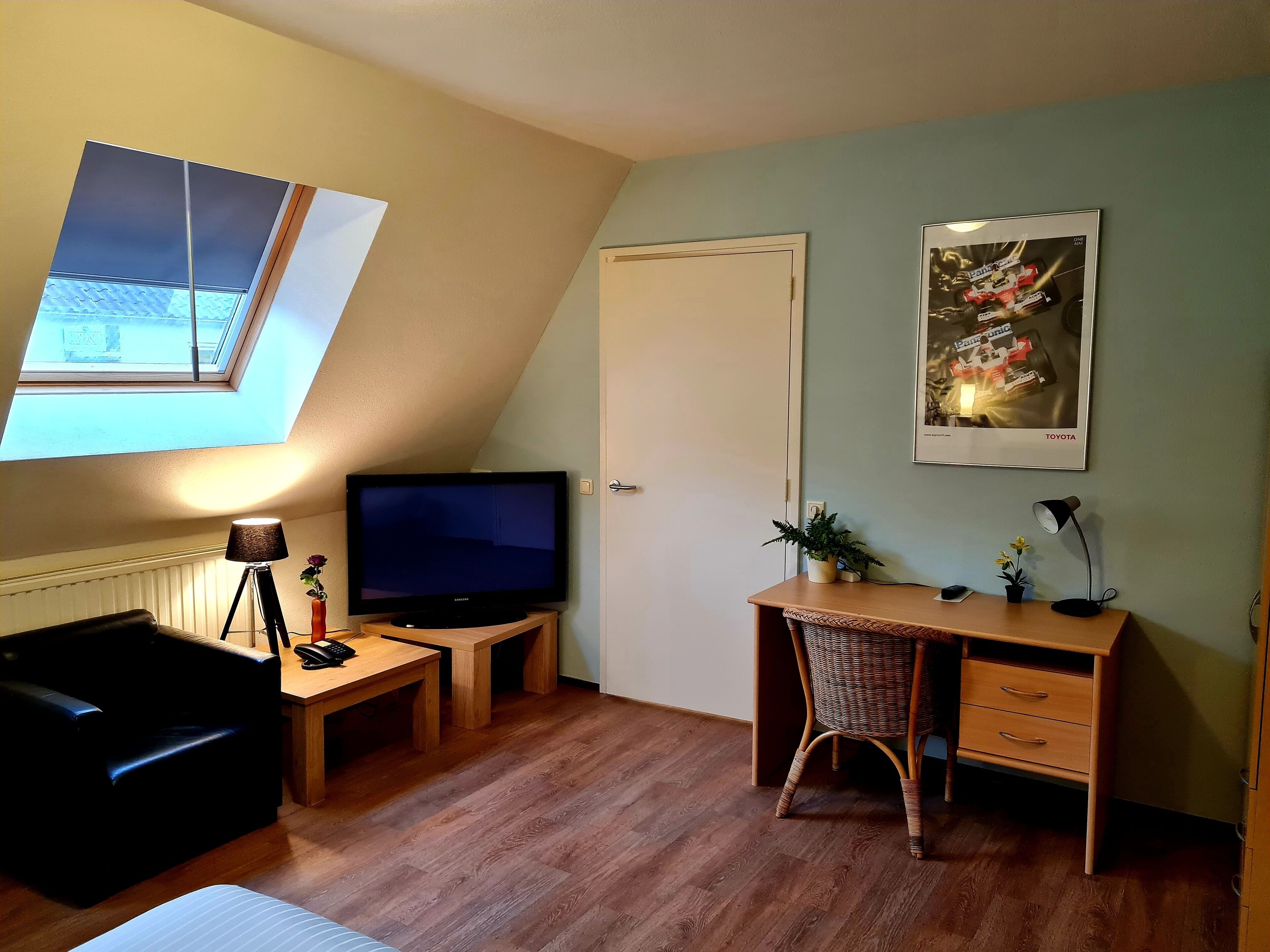 Eenvoudige tweepersoonskamer | Een bureau, gratis wifi