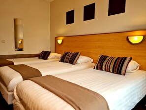 Habitación triple | Escritorio y wifi gratis