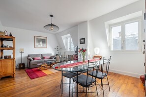 Interior - Beaugrenelle Skies, by Veeve (Paris)