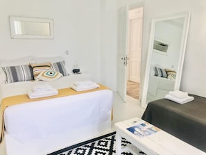 1 bedroom, iron/ironing board, travel crib, free WiFi - Seafront Naoussa Old Port studio Casa Evriali with amazing location and sea view (Paros)