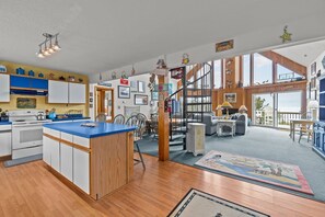 Interior - 7828-Fantastic Frisco, Views of the Sound, Sun Deck, Fido Friendly, Sleeps 8. (Frisco)