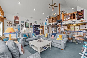 TV, fireplace, DVD player - 7828-Fantastic Frisco, Views of the Sound, Sun Deck, Fido Friendly, Sleeps 8. (Frisco)