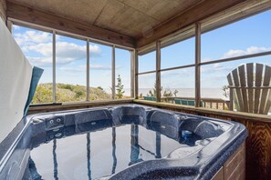 Indoor spa tub - 7828-Fantastic Frisco, Views of the Sound, Sun Deck, Fido Friendly, Sleeps 8. (Frisco)