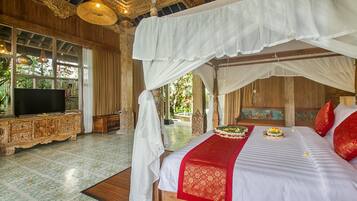 Villa with Garden View