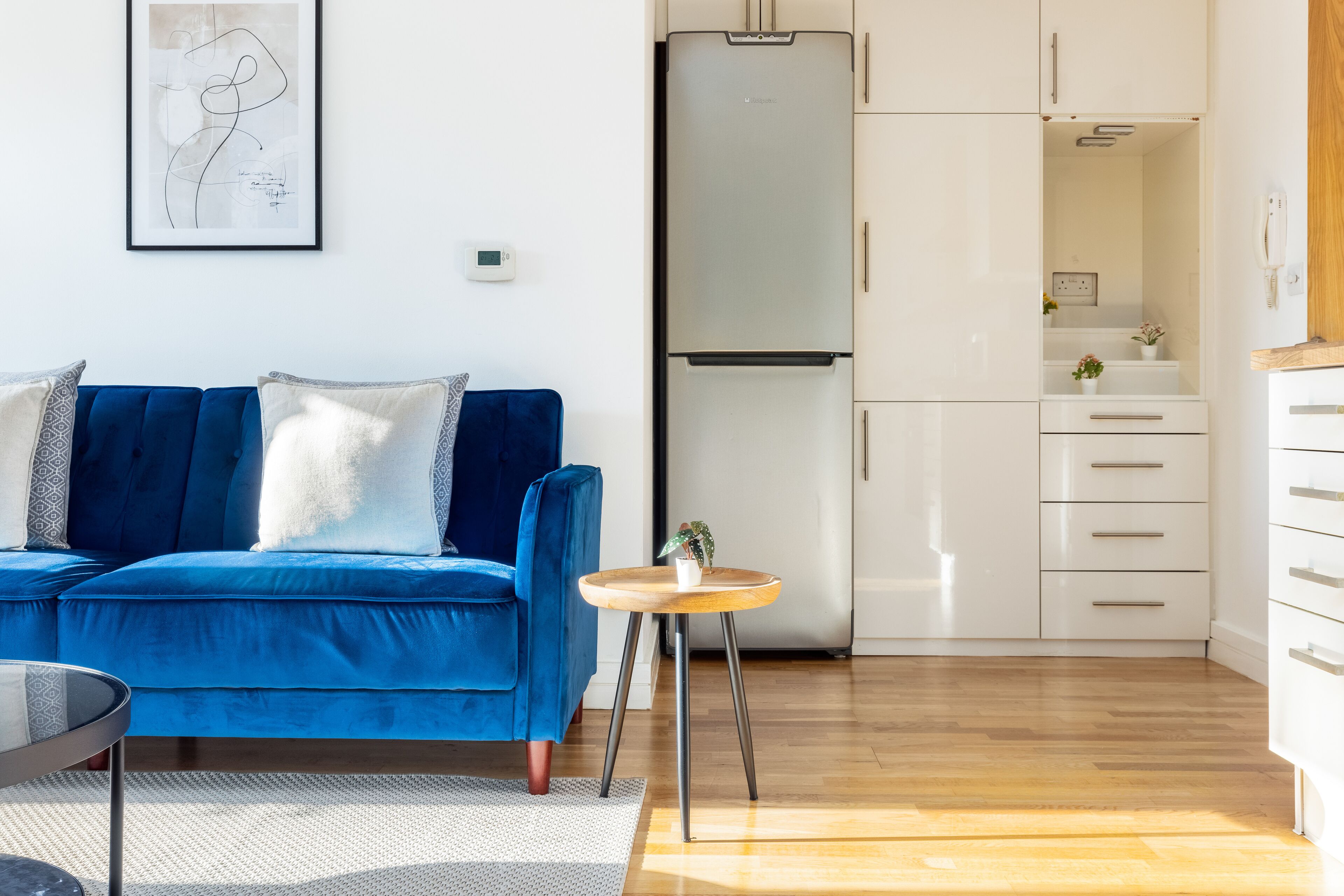 Apartment | Living area | 37-inch TV with cable channels, Netflix, streaming services