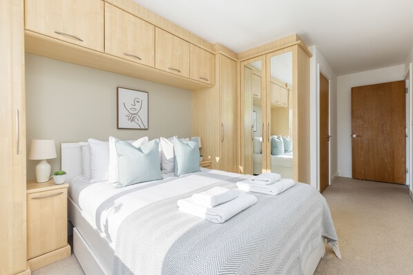 Apartment | 2 bedrooms, individually furnished, iron/ironing board, cots/infant beds - The Wembley Collection (Wembley)
