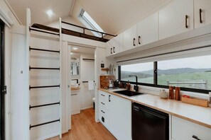 冰箱、炉灶、厨具/餐具