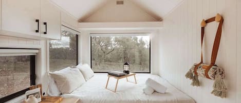 1 bedroom, bed sheets