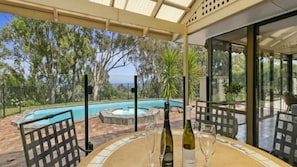 Outdoor dining - Southern Vales by Wine Coast Holiday Rentals (WILLUNGA SOUTH)