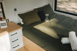 1 dormitori i roba de llit 